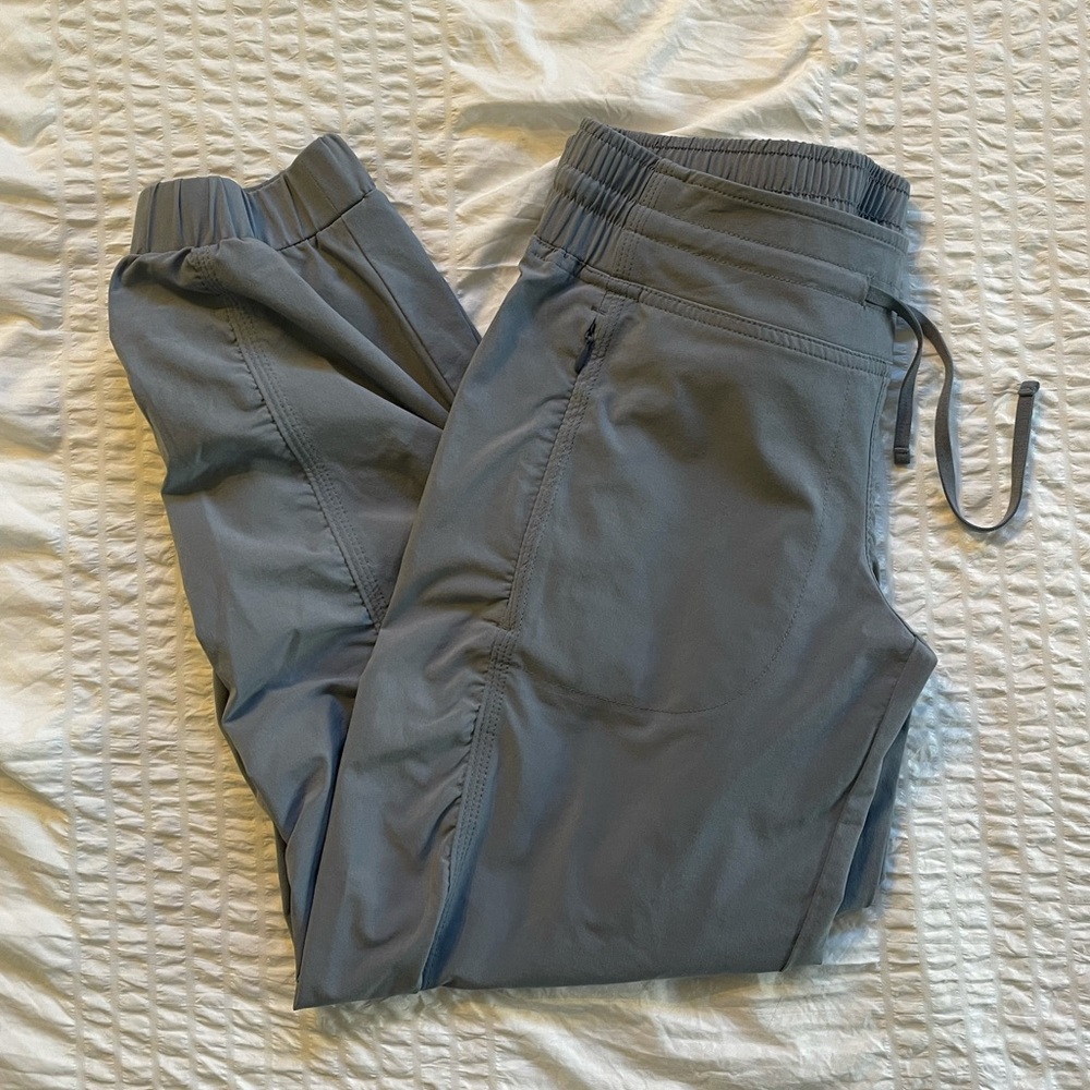 Grey Athleta Cropped Jogger
